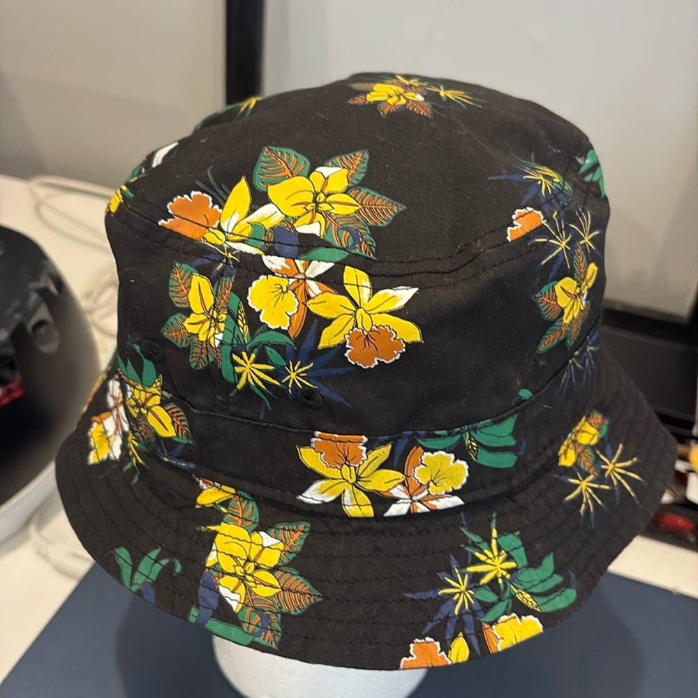 Obey bucket hat